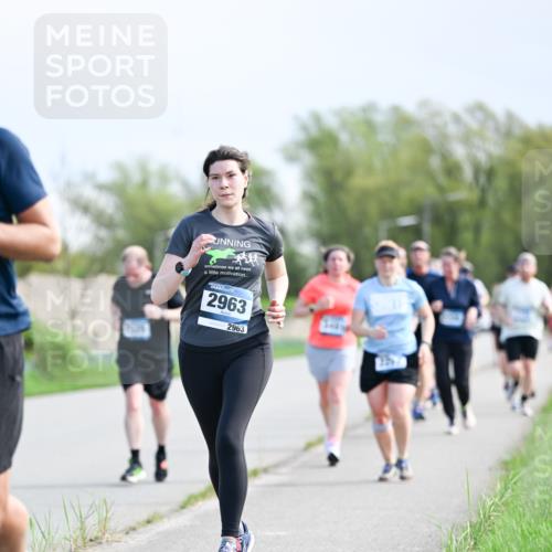 07.04.2024 - 43. Internationalen Wilhelmsburger Insellauf Dr. Thomas Lammeyer http://msf.ph/oto/6049925 07.04.2024 11:16:21 Laufen 9829, 2963, 2963 meine-sportfotos.de