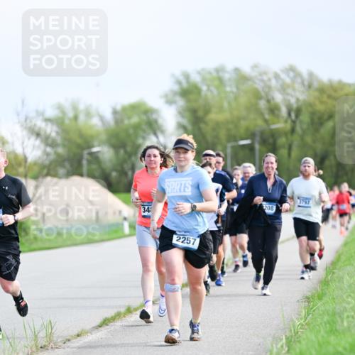 07.04.2024 - 43. Internationalen Wilhelmsburger Insellauf Dr. Thomas Lammeyer http://msf.ph/oto/6049934 07.04.2024 11:16:23 Laufen 34, 208, 3797, 2257 meine-sportfotos.de
