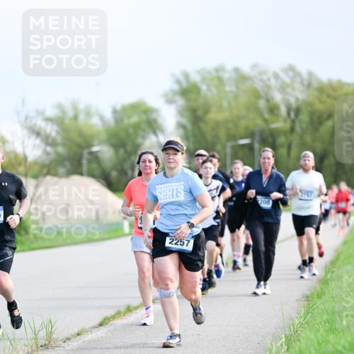 07.04.2024 - 43. Internationalen Wilhelmsburger Insellauf Dr. Thomas Lammeyer http://msf.ph/oto/6049935 07.04.2024 11:16:23 Laufen 2257, 208, 3767 meine-sportfotos.de