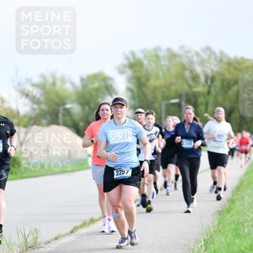 07.04.2024 - 43. Internationalen Wilhelmsburger Insellauf Dr. Thomas Lammeyer http://msf.ph/oto/6049936 07.04.2024 11:16:23 Laufen 2257, 2208 meine-sportfotos.de
