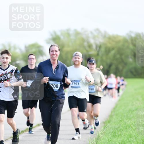 07.04.2024 - 43. Internationalen Wilhelmsburger Insellauf Dr. Thomas Lammeyer http://msf.ph/oto/6049959 07.04.2024 11:16:27 Laufen 208, 3797, 798 meine-sportfotos.de