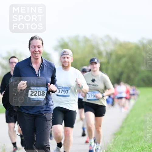 07.04.2024 - 43. Internationalen Wilhelmsburger Insellauf Dr. Thomas Lammeyer http://msf.ph/oto/6049966 07.04.2024 11:16:28 Laufen 2208, 3797, 3790 meine-sportfotos.de
