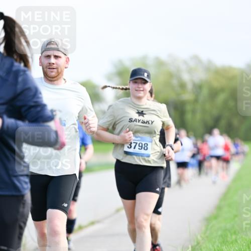 07.04.2024 - 43. Internationalen Wilhelmsburger Insellauf Dr. Thomas Lammeyer http://msf.ph/oto/6049974 07.04.2024 11:16:29 Laufen 3798 meine-sportfotos.de