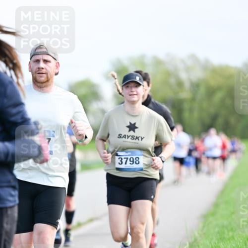07.04.2024 - 43. Internationalen Wilhelmsburger Insellauf Dr. Thomas Lammeyer http://msf.ph/oto/6049975 07.04.2024 11:16:29 Laufen 3798 meine-sportfotos.de