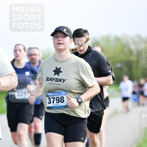 07.04.2024 - 43. Internationalen Wilhelmsburger Insellauf Dr. Thomas Lammeyer http://msf.ph/oto/6049981 07.04.2024 11:16:30 Laufen 3798 meine-sportfotos.de