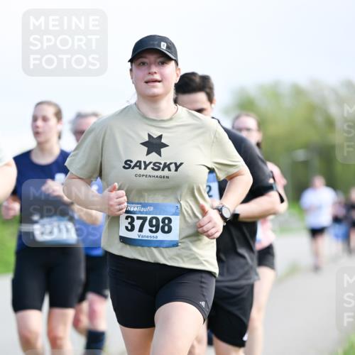 07.04.2024 - 43. Internationalen Wilhelmsburger Insellauf Dr. Thomas Lammeyer http://msf.ph/oto/6049982 07.04.2024 11:16:31 Laufen 2211, 3798 meine-sportfotos.de