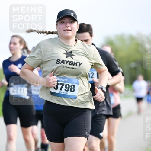 07.04.2024 - 43. Internationalen Wilhelmsburger Insellauf Dr. Thomas Lammeyer http://msf.ph/oto/6049983 07.04.2024 11:16:31 Laufen 2211, 3798, 12 meine-sportfotos.de