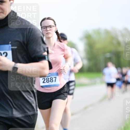 07.04.2024 - 43. Internationalen Wilhelmsburger Insellauf Dr. Thomas Lammeyer http://msf.ph/oto/6049987 07.04.2024 11:16:32 Laufen 12, 2887 meine-sportfotos.de