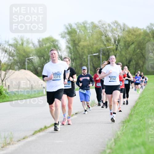 07.04.2024 - 43. Internationalen Wilhelmsburger Insellauf Dr. Thomas Lammeyer http://msf.ph/oto/6049999 07.04.2024 11:16:38 Laufen 3373, 192, 2796, 2912, 3142, 3614 meine-sportfotos.de