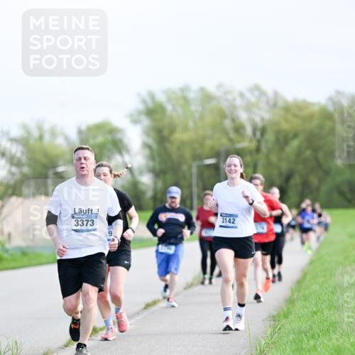 07.04.2024 - 43. Internationalen Wilhelmsburger Insellauf Dr. Thomas Lammeyer http://msf.ph/oto/6050003 07.04.2024 11:16:38 Laufen 3373, 3142, 9 meine-sportfotos.de