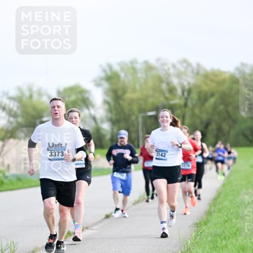 07.04.2024 - 43. Internationalen Wilhelmsburger Insellauf Dr. Thomas Lammeyer http://msf.ph/oto/6050004 07.04.2024 11:16:39 Laufen 3373, 3142, 3379 meine-sportfotos.de