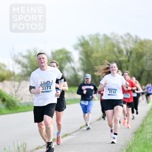 07.04.2024 - 43. Internationalen Wilhelmsburger Insellauf Dr. Thomas Lammeyer http://msf.ph/oto/6050008 07.04.2024 11:16:39 Laufen 3373, 3142, 3379 meine-sportfotos.de