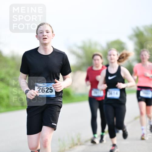 07.04.2024 - 43. Internationalen Wilhelmsburger Insellauf Dr. Thomas Lammeyer http://msf.ph/oto/6050046 07.04.2024 11:16:46 Laufen 2625, 3614 meine-sportfotos.de