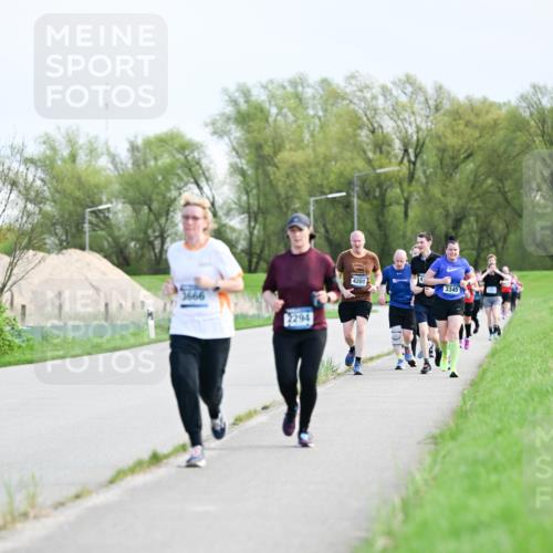 07.04.2024 - 43. Internationalen Wilhelmsburger Insellauf Dr. Thomas Lammeyer http://msf.ph/oto/6050068 07.04.2024 11:16:50 Laufen 3666, 2294, 4201, 3345 meine-sportfotos.de