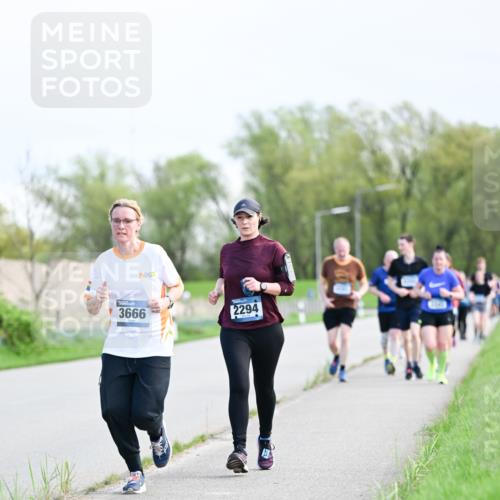 07.04.2024 - 43. Internationalen Wilhelmsburger Insellauf Dr. Thomas Lammeyer http://msf.ph/oto/6050073 07.04.2024 11:16:52 Laufen 3666, 2294 meine-sportfotos.de