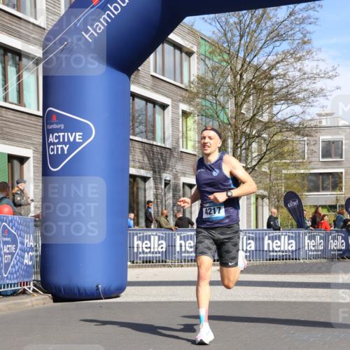 07.04.2024 - 43. Internationalen Wilhelmsburger Insellauf Strokosch-Dieckow http://msf.ph/oto/6050075 07.04.2024 11:17:58 Ziel 4217 meine-sportfotos.de