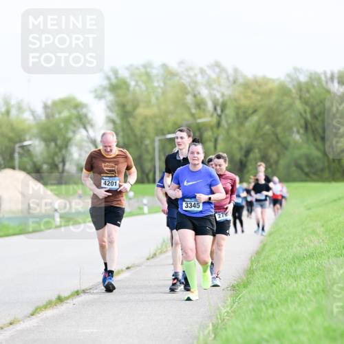 07.04.2024 - 43. Internationalen Wilhelmsburger Insellauf Dr. Thomas Lammeyer http://msf.ph/oto/6050094 07.04.2024 11:16:57 Laufen 4201, 3345, 27 meine-sportfotos.de