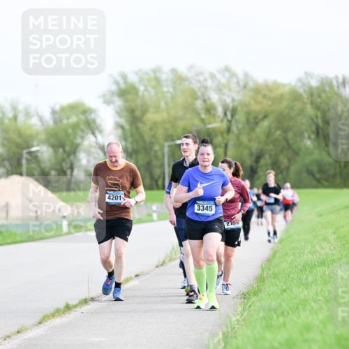 07.04.2024 - 43. Internationalen Wilhelmsburger Insellauf Dr. Thomas Lammeyer http://msf.ph/oto/6050095 07.04.2024 11:16:57 Laufen 4201, 3345, 21 meine-sportfotos.de