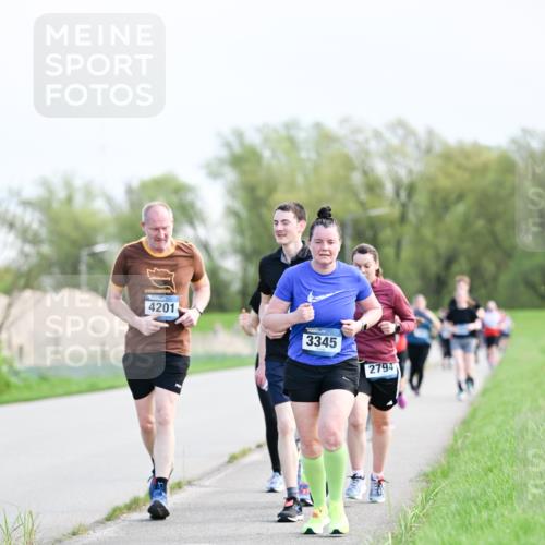 07.04.2024 - 43. Internationalen Wilhelmsburger Insellauf Dr. Thomas Lammeyer http://msf.ph/oto/6050098 07.04.2024 11:16:59 Laufen 4201, 3345, 2794 meine-sportfotos.de