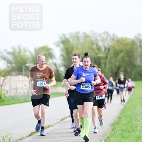 07.04.2024 - 43. Internationalen Wilhelmsburger Insellauf Dr. Thomas Lammeyer http://msf.ph/oto/6050099 07.04.2024 11:16:59 Laufen 4201, 3345, 2794 meine-sportfotos.de