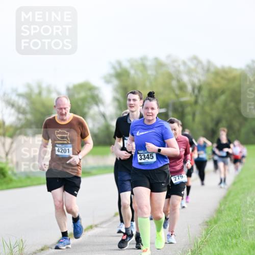 07.04.2024 - 43. Internationalen Wilhelmsburger Insellauf Dr. Thomas Lammeyer http://msf.ph/oto/6050102 07.04.2024 11:16:59 Laufen 4201, 3345, 279 meine-sportfotos.de