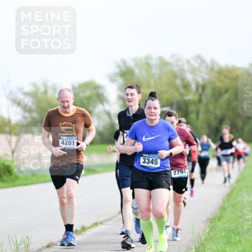 07.04.2024 - 43. Internationalen Wilhelmsburger Insellauf Dr. Thomas Lammeyer http://msf.ph/oto/6050103 07.04.2024 11:16:59 Laufen 4201, 3345, 2794 meine-sportfotos.de