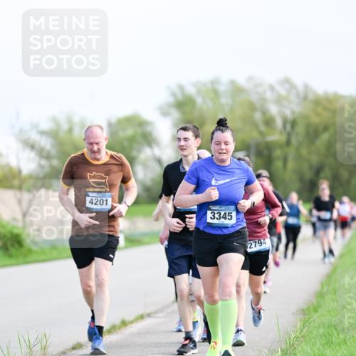 07.04.2024 - 43. Internationalen Wilhelmsburger Insellauf Dr. Thomas Lammeyer http://msf.ph/oto/6050104 07.04.2024 11:16:59 Laufen 4201, 3345, 2794 meine-sportfotos.de