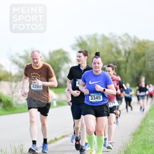 07.04.2024 - 43. Internationalen Wilhelmsburger Insellauf Dr. Thomas Lammeyer http://msf.ph/oto/6050106 07.04.2024 11:17:00 Laufen 420, 3345, 279 meine-sportfotos.de