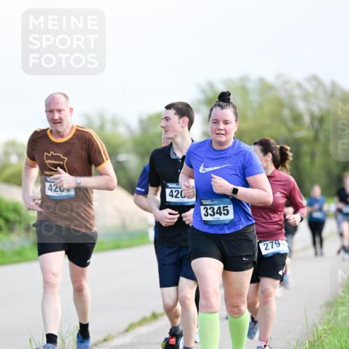 07.04.2024 - 43. Internationalen Wilhelmsburger Insellauf Dr. Thomas Lammeyer http://msf.ph/oto/6050111 07.04.2024 11:17:01 Laufen 426, 420, 3345, 279 meine-sportfotos.de