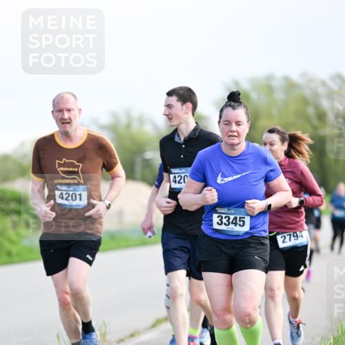 07.04.2024 - 43. Internationalen Wilhelmsburger Insellauf Dr. Thomas Lammeyer http://msf.ph/oto/6050114 07.04.2024 11:17:01 Laufen 4201, 420, 3345, 2794 meine-sportfotos.de