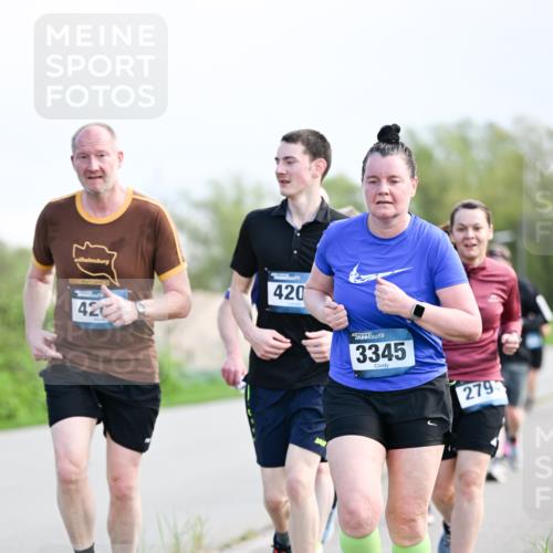 07.04.2024 - 43. Internationalen Wilhelmsburger Insellauf Dr. Thomas Lammeyer http://msf.ph/oto/6050116 07.04.2024 11:17:01 Laufen 426, 420, 3345, 279 meine-sportfotos.de