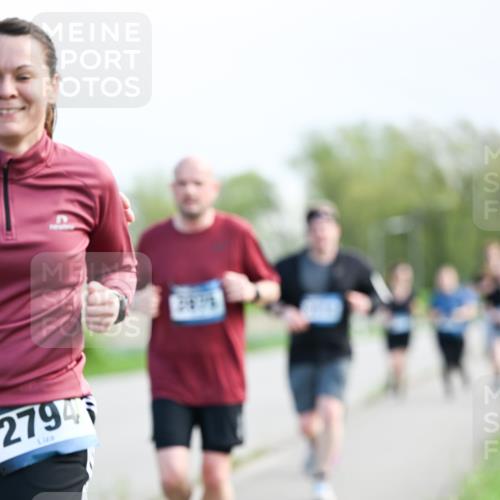 07.04.2024 - 43. Internationalen Wilhelmsburger Insellauf Dr. Thomas Lammeyer http://msf.ph/oto/6050127 07.04.2024 11:17:04 Laufen 2794 meine-sportfotos.de