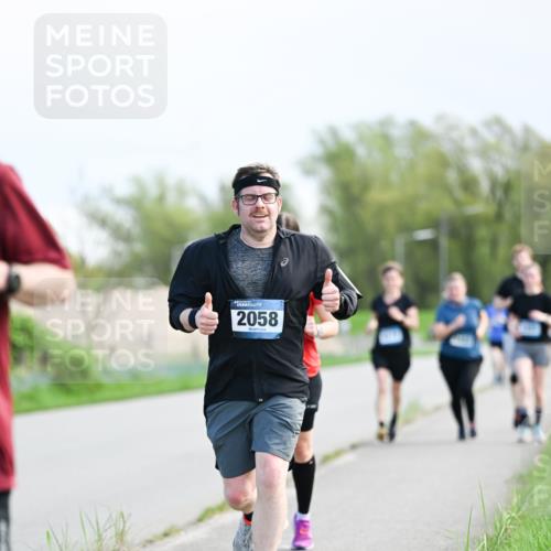 07.04.2024 - 43. Internationalen Wilhelmsburger Insellauf Dr. Thomas Lammeyer http://msf.ph/oto/6050133 07.04.2024 11:17:05 Laufen 2058 meine-sportfotos.de