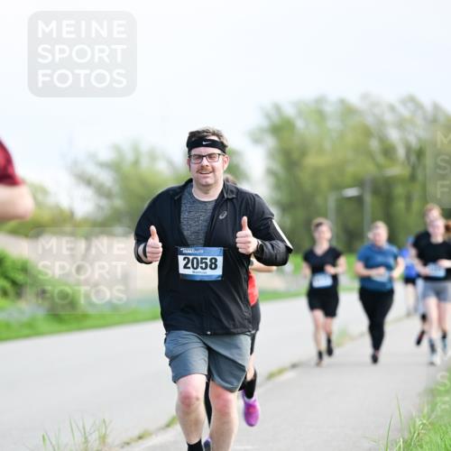 07.04.2024 - 43. Internationalen Wilhelmsburger Insellauf Dr. Thomas Lammeyer http://msf.ph/oto/6050134 07.04.2024 11:17:05 Laufen 2058 meine-sportfotos.de