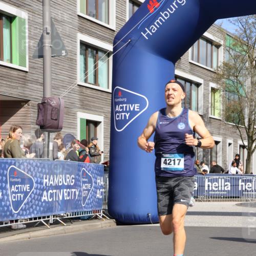 07.04.2024 - 43. Internationalen Wilhelmsburger Insellauf Strokosch-Dieckow http://msf.ph/oto/6050135 07.04.2024 11:17:58 Ziel 4217 meine-sportfotos.de