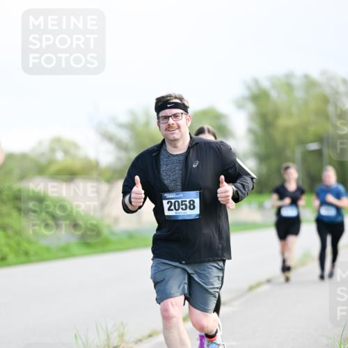 07.04.2024 - 43. Internationalen Wilhelmsburger Insellauf Dr. Thomas Lammeyer http://msf.ph/oto/6050137 07.04.2024 11:17:06 Laufen 2058 meine-sportfotos.de