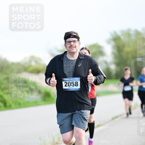 07.04.2024 - 43. Internationalen Wilhelmsburger Insellauf Dr. Thomas Lammeyer http://msf.ph/oto/6050140 07.04.2024 11:17:06 Laufen 2058 meine-sportfotos.de