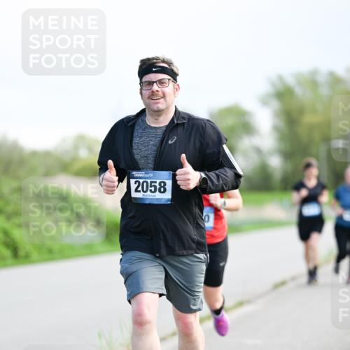 07.04.2024 - 43. Internationalen Wilhelmsburger Insellauf Dr. Thomas Lammeyer http://msf.ph/oto/6050141 07.04.2024 11:17:06 Laufen 2058 meine-sportfotos.de