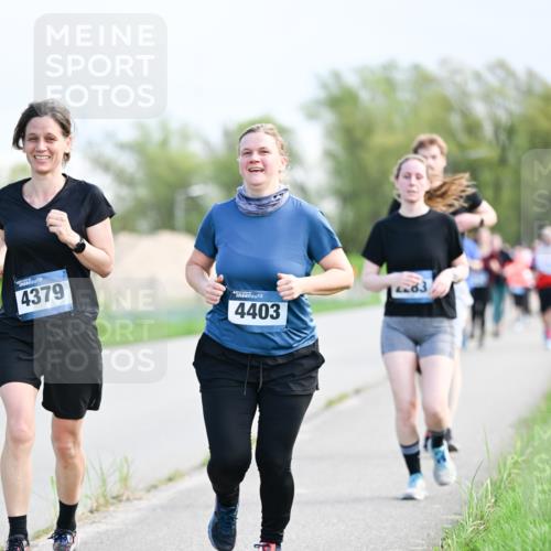 07.04.2024 - 43. Internationalen Wilhelmsburger Insellauf Dr. Thomas Lammeyer http://msf.ph/oto/6050163 07.04.2024 11:17:11 Laufen 4379, 4403, 03 meine-sportfotos.de
