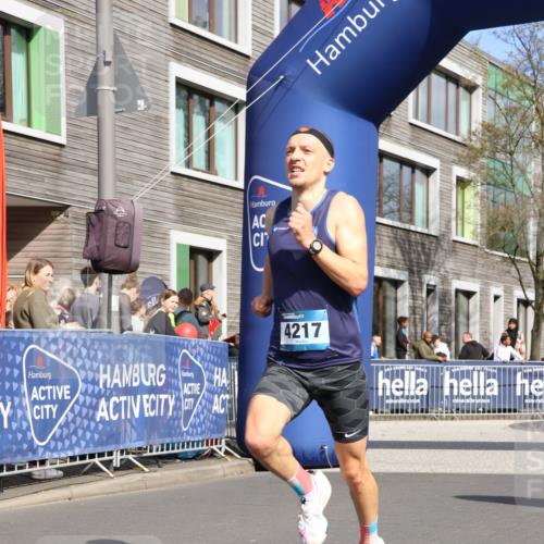 07.04.2024 - 43. Internationalen Wilhelmsburger Insellauf Strokosch-Dieckow http://msf.ph/oto/6050167 07.04.2024 11:17:59 Ziel 4217 meine-sportfotos.de
