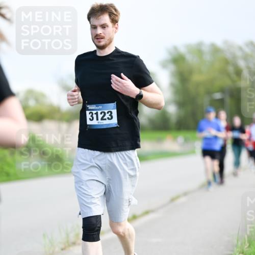 07.04.2024 - 43. Internationalen Wilhelmsburger Insellauf Dr. Thomas Lammeyer http://msf.ph/oto/6050183 07.04.2024 11:17:15 Laufen 3123 meine-sportfotos.de