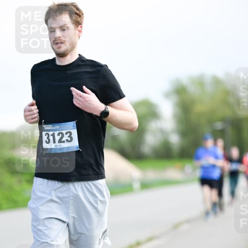 07.04.2024 - 43. Internationalen Wilhelmsburger Insellauf Dr. Thomas Lammeyer http://msf.ph/oto/6050188 07.04.2024 11:17:16 Laufen 3123 meine-sportfotos.de