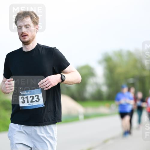 07.04.2024 - 43. Internationalen Wilhelmsburger Insellauf Dr. Thomas Lammeyer http://msf.ph/oto/6050189 07.04.2024 11:17:16 Laufen 3123 meine-sportfotos.de