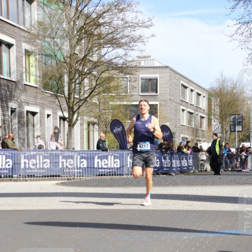 07.04.2024 - 43. Internationalen Wilhelmsburger Insellauf Strokosch-Dieckow http://msf.ph/oto/6050192 07.04.2024 11:17:57 Ziel 4217 meine-sportfotos.de