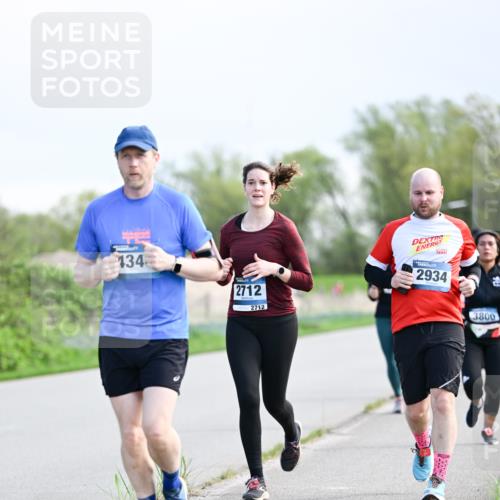 07.04.2024 - 43. Internationalen Wilhelmsburger Insellauf Dr. Thomas Lammeyer http://msf.ph/oto/6050205 07.04.2024 11:17:22 Laufen 134, 2712, 2712, 2934, 3800 meine-sportfotos.de