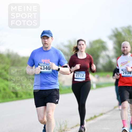 07.04.2024 - 43. Internationalen Wilhelmsburger Insellauf Dr. Thomas Lammeyer http://msf.ph/oto/6050207 07.04.2024 11:17:22 Laufen 340, 2712, 1700, 2934 meine-sportfotos.de