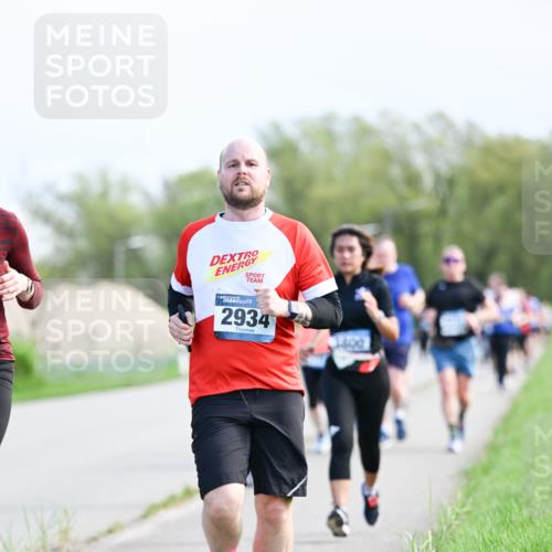 07.04.2024 - 43. Internationalen Wilhelmsburger Insellauf Dr. Thomas Lammeyer http://msf.ph/oto/6050215 07.04.2024 11:17:24 Laufen 2934 meine-sportfotos.de