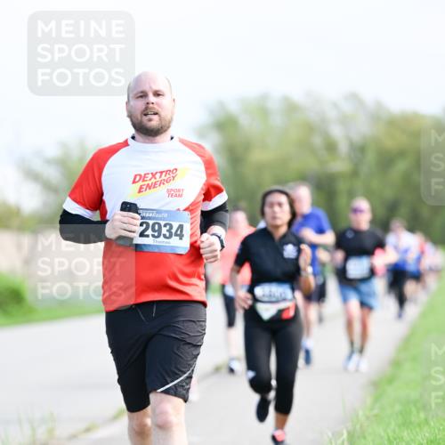 07.04.2024 - 43. Internationalen Wilhelmsburger Insellauf Dr. Thomas Lammeyer http://msf.ph/oto/6050219 07.04.2024 11:17:24 Laufen 2934 meine-sportfotos.de
