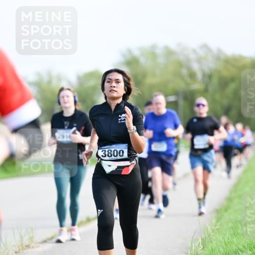 07.04.2024 - 43. Internationalen Wilhelmsburger Insellauf Dr. Thomas Lammeyer http://msf.ph/oto/6050226 07.04.2024 11:17:26 Laufen 2916, 3800 meine-sportfotos.de