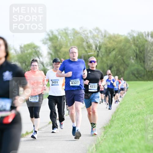 07.04.2024 - 43. Internationalen Wilhelmsburger Insellauf Dr. Thomas Lammeyer http://msf.ph/oto/6050231 07.04.2024 11:17:27 Laufen 2178, 3431, 4327, 4237, 4237 meine-sportfotos.de